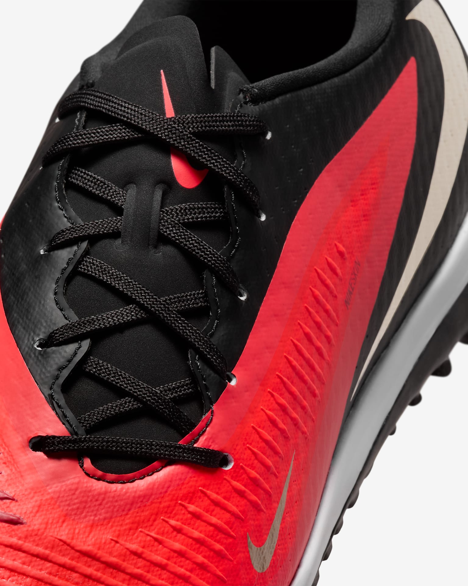 NIKE公式】ナイキ ファントム 6 LOW アカデミー ターフ サッカー